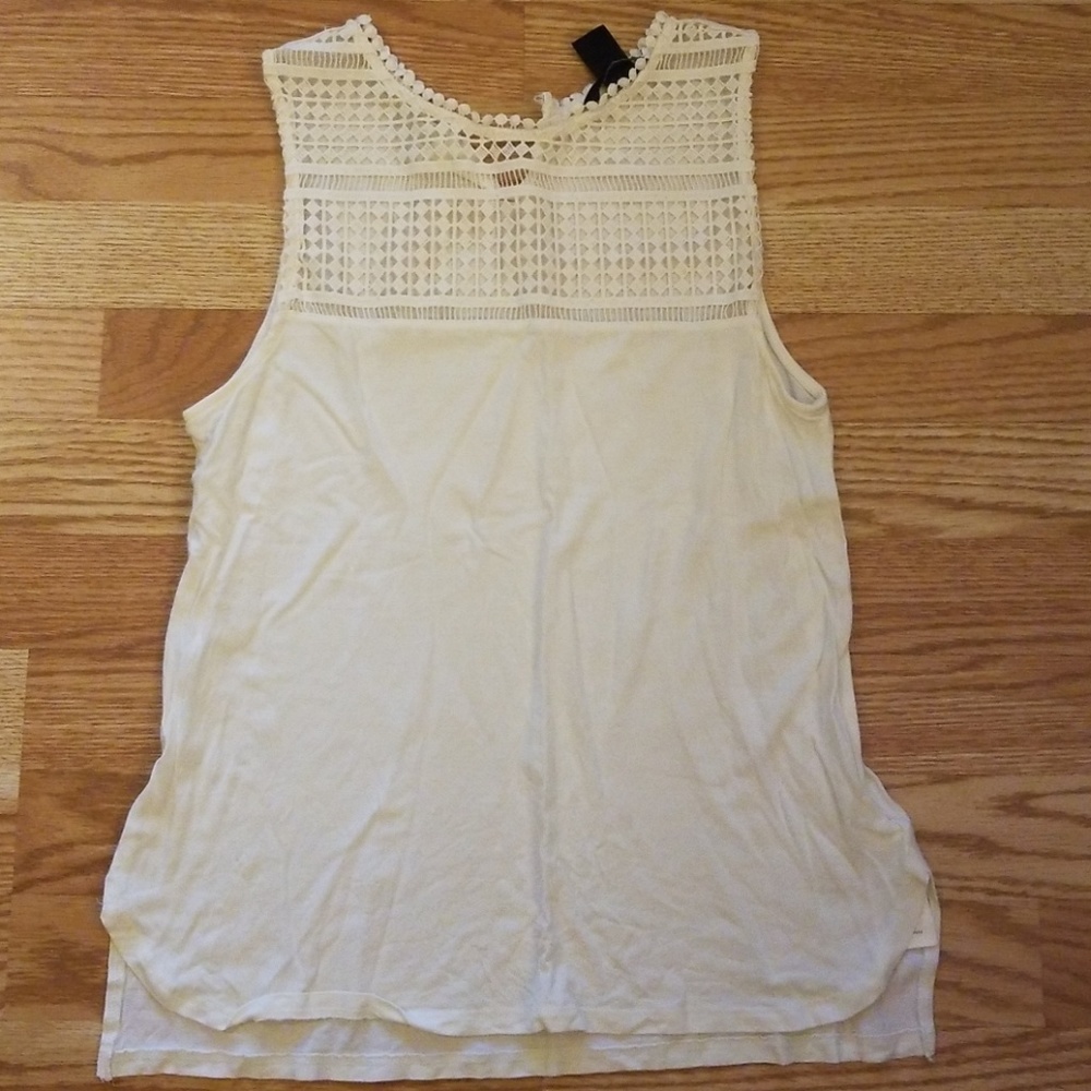 Sleeveless shirt